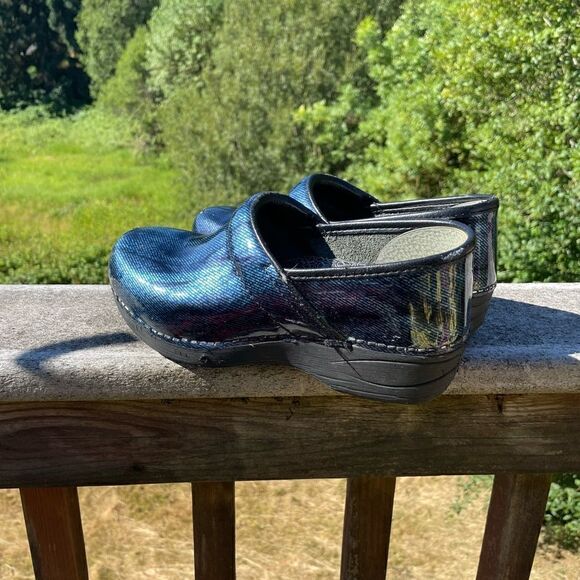 Dansko size 6 Snakeskin patterned clogs - Picture 10 of 11